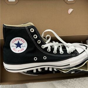 Converse Hightop. Women’s size 8.5/ Men’s size 6.5. New never worn!